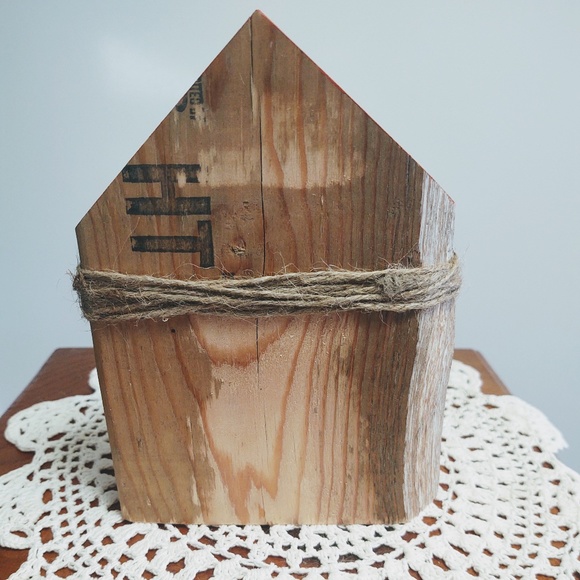 HANDCRAFTED HAND PAINTED TIERED TRAY DECOR/MINI WOOD HOUSE/FALL HOME DECOR - Picture 2 of 3